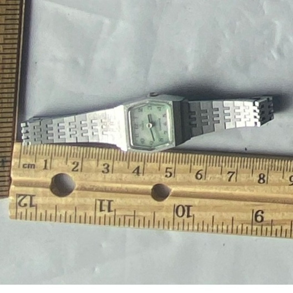 Vintage Womens Analog Quartz Watch‎ Silver Tone Bracelet Band Square Face